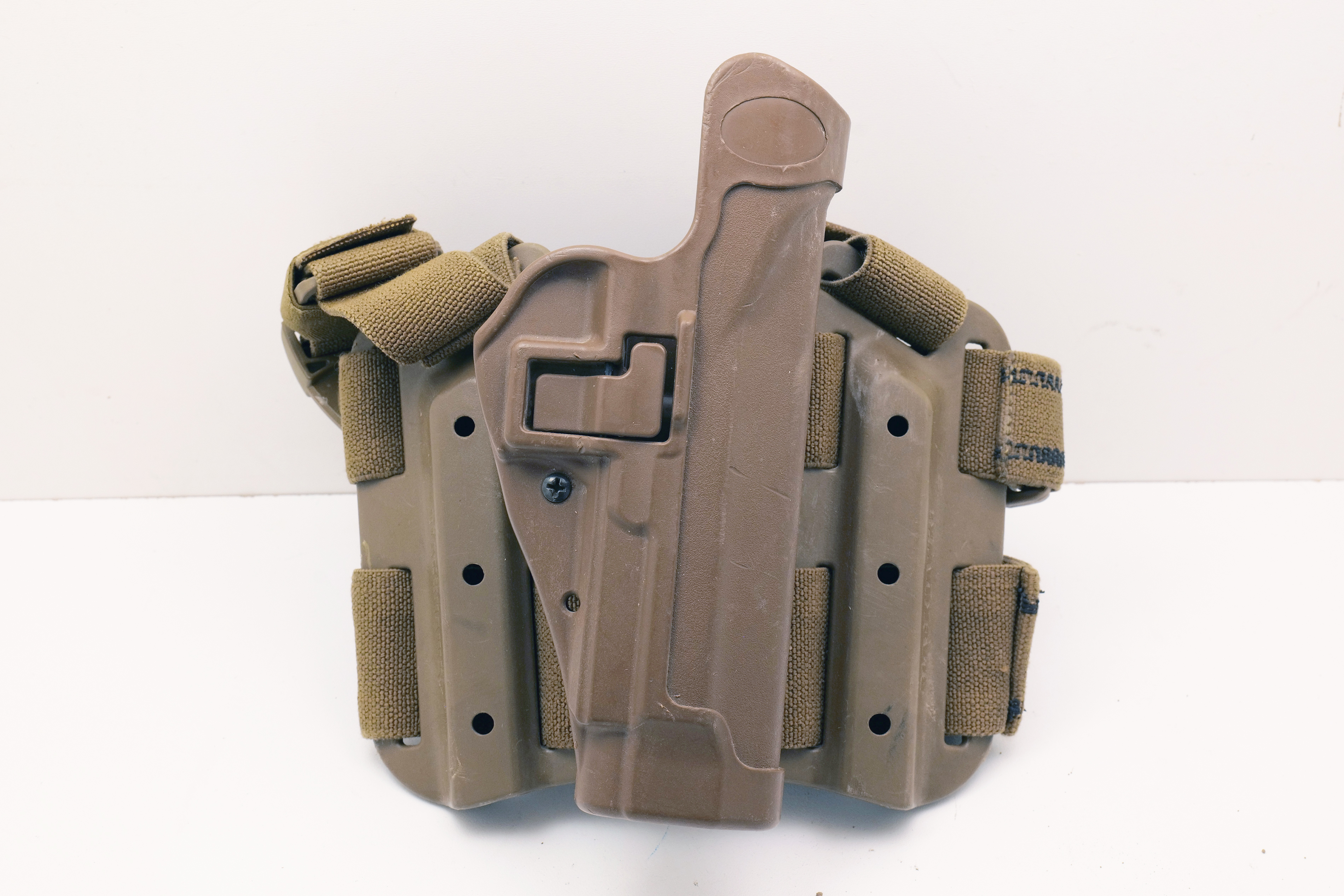 Blackhawk SERPA Tactical Drop Leg Holster 430504CT-R Beretta 92/96/M9/M9A1 Coyote Brown RH – Light Wear