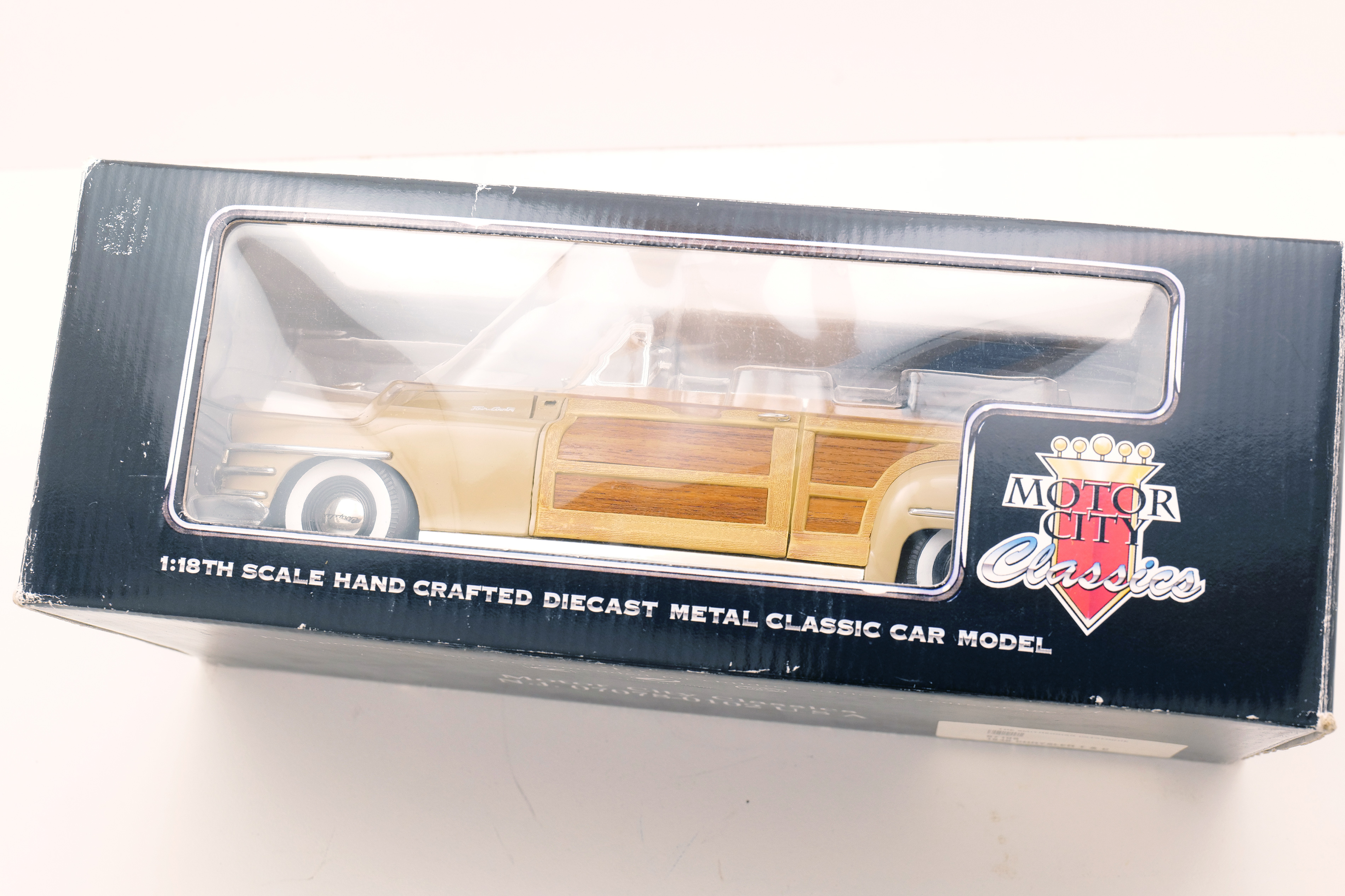 Motor City Classics 1:18 1948 Chrysler Town & Country Diecast Model Car