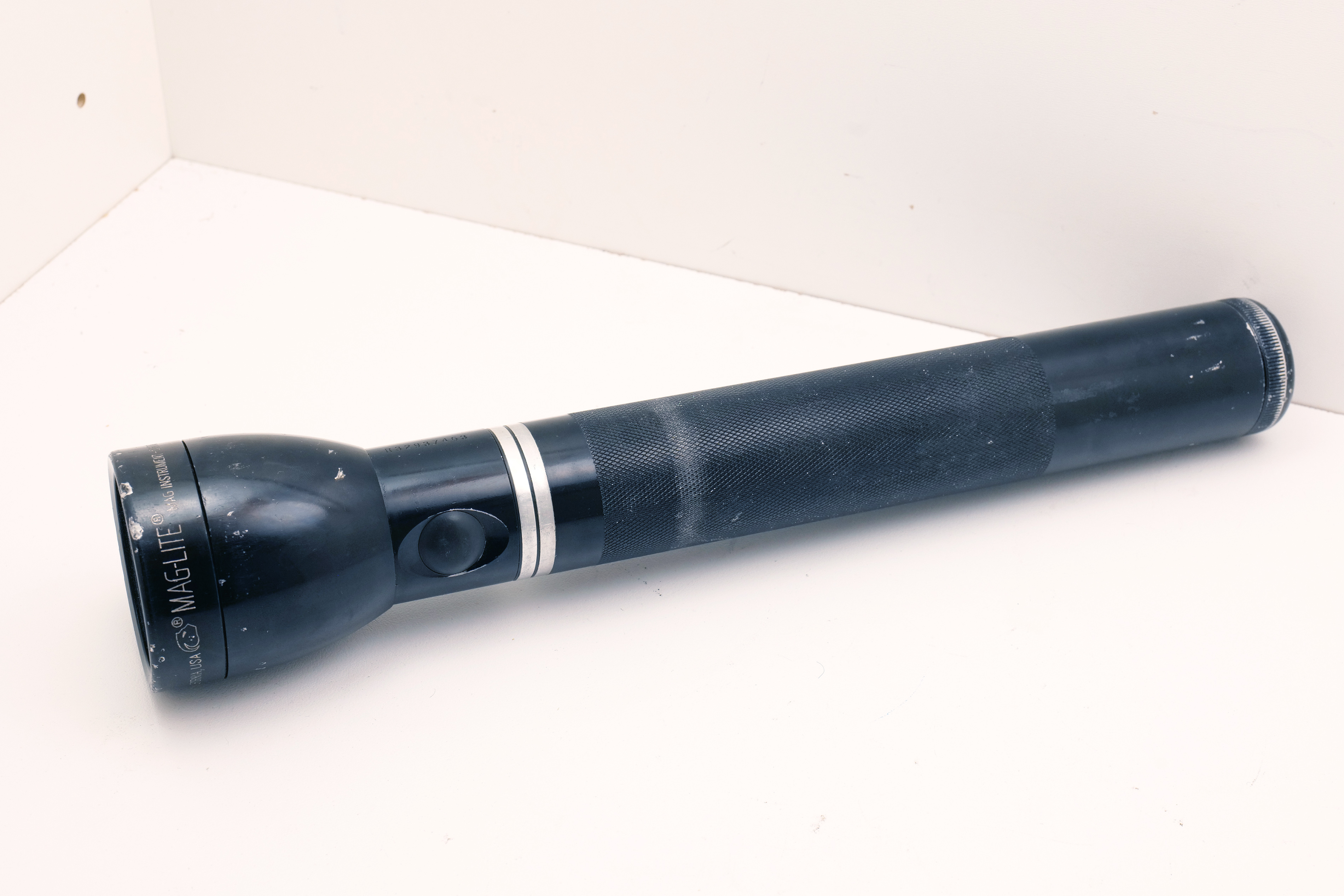 Maglite MagCharger Halogen Flashlight – Black (No Battery, Not Working)