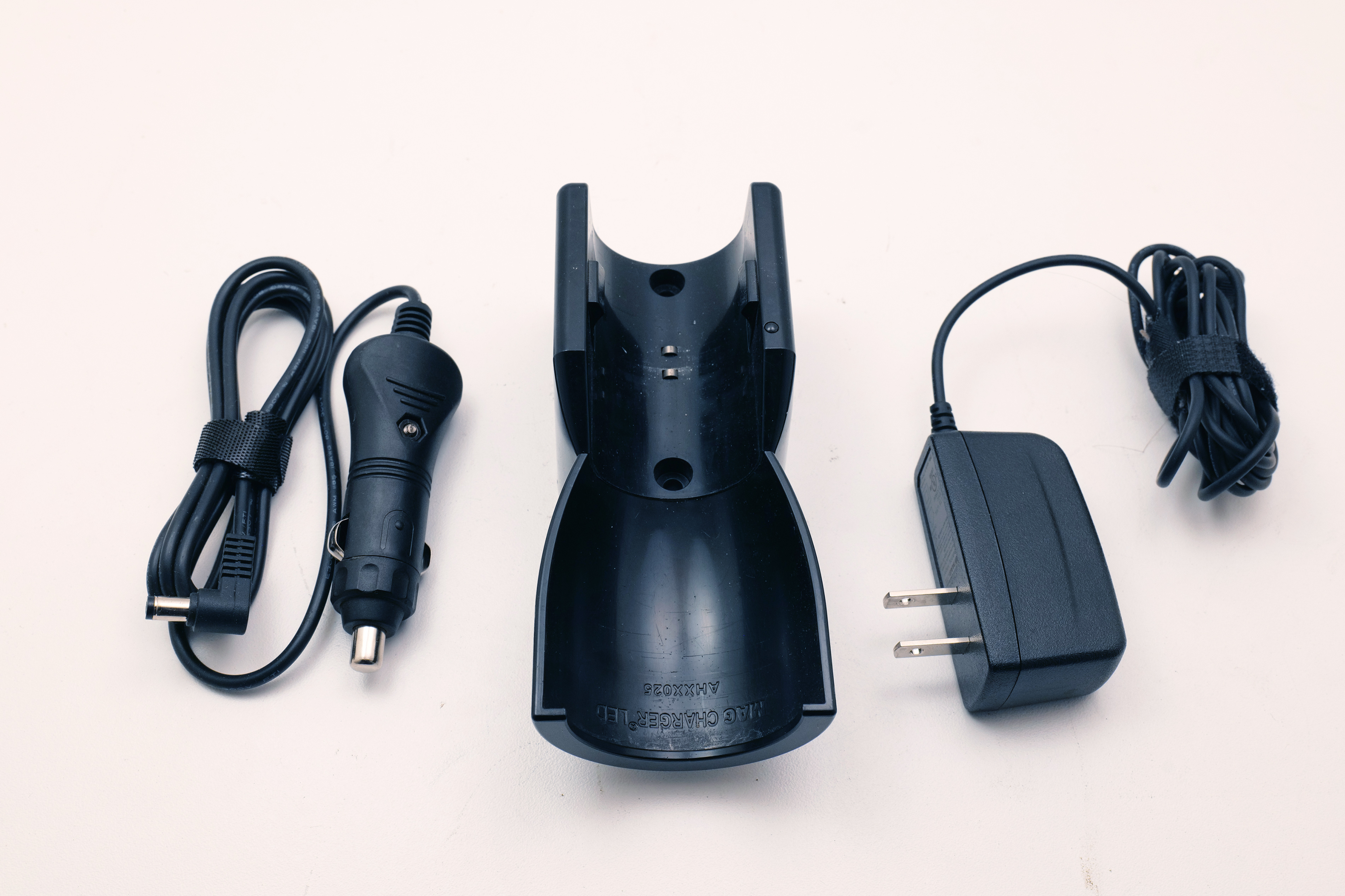 Maglite Mag Charger LED Charging Cradle Base AHXX025 with AC & DC Cords