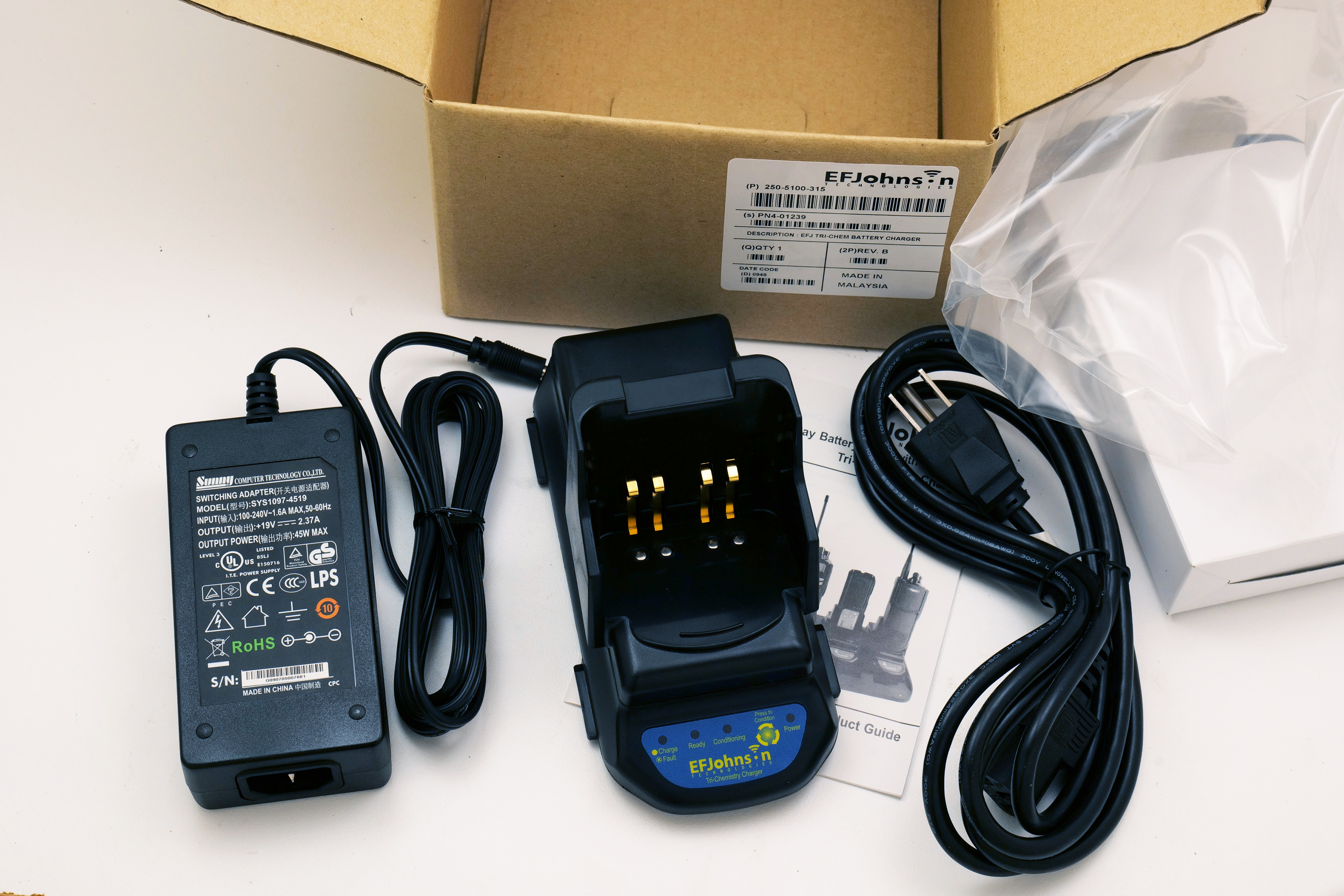 EFJohnson 585-5100-315 Tri-Chemistry Battery Charger New