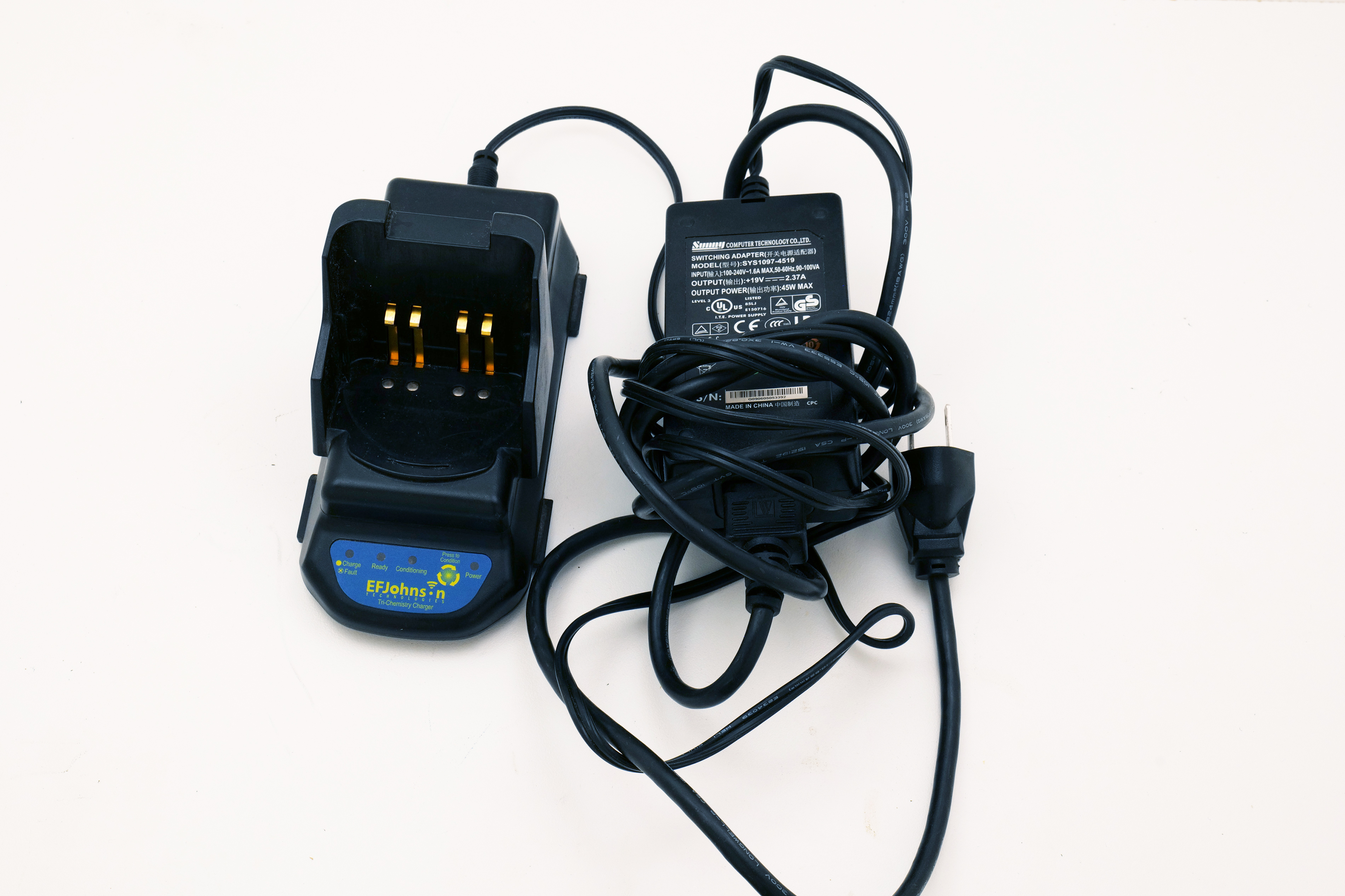 EFJohnson 585-5100-315 Tri-Chemistry Charger with Power Supply