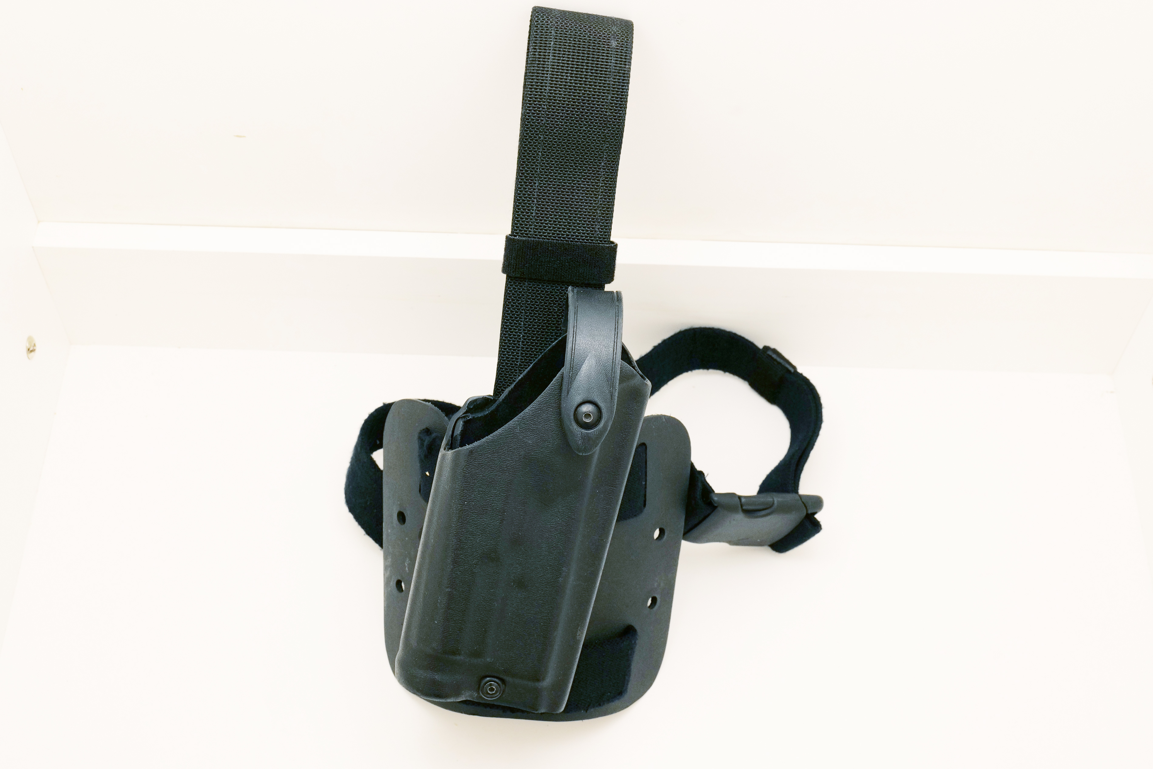 Safariland 6004-832 SLS Tactical Drop-Leg Holster Right Hand Glock 17/22 with M3 Light