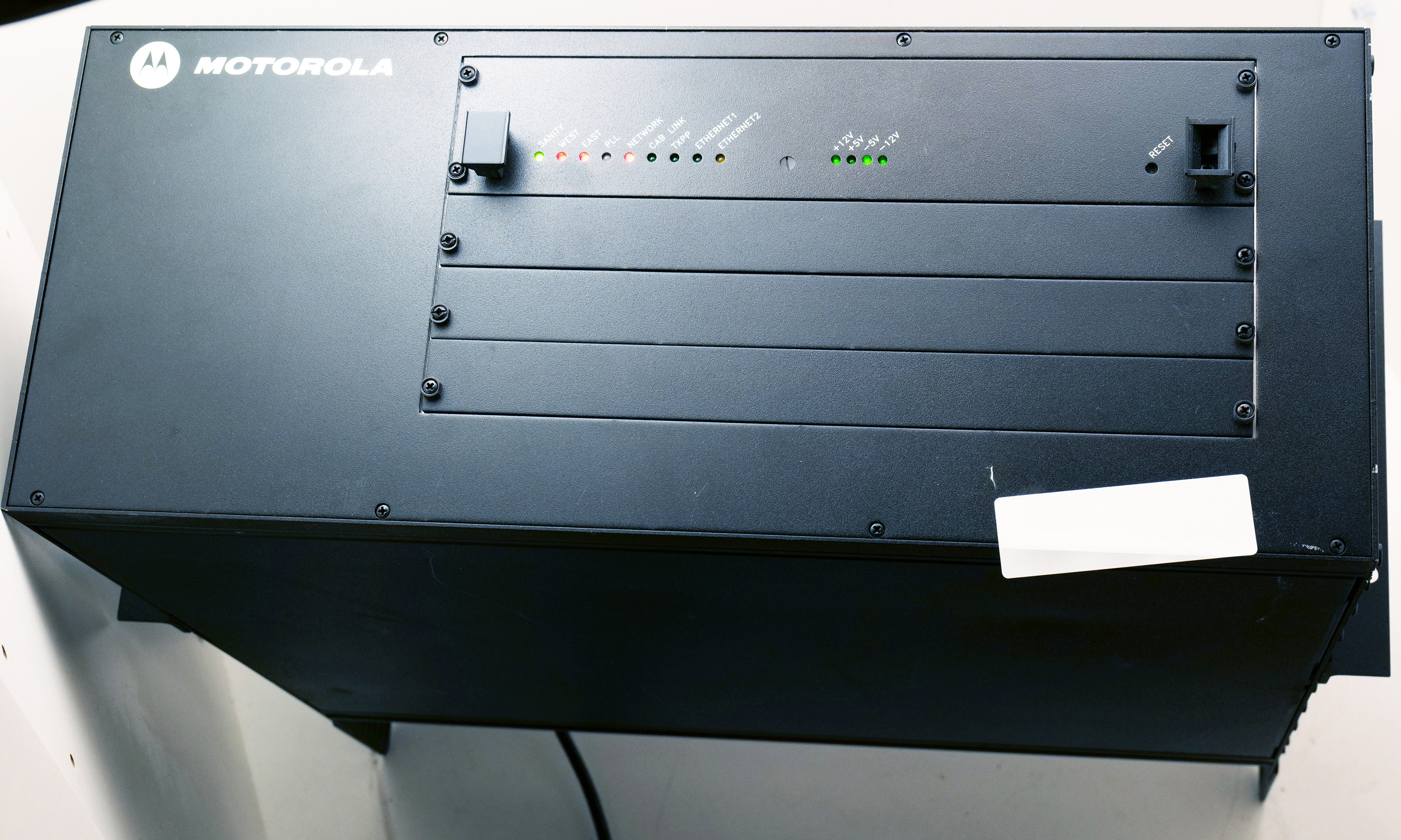 Motorola MCC5500 Dispatch Console L3358A – 1 Front Board Installed