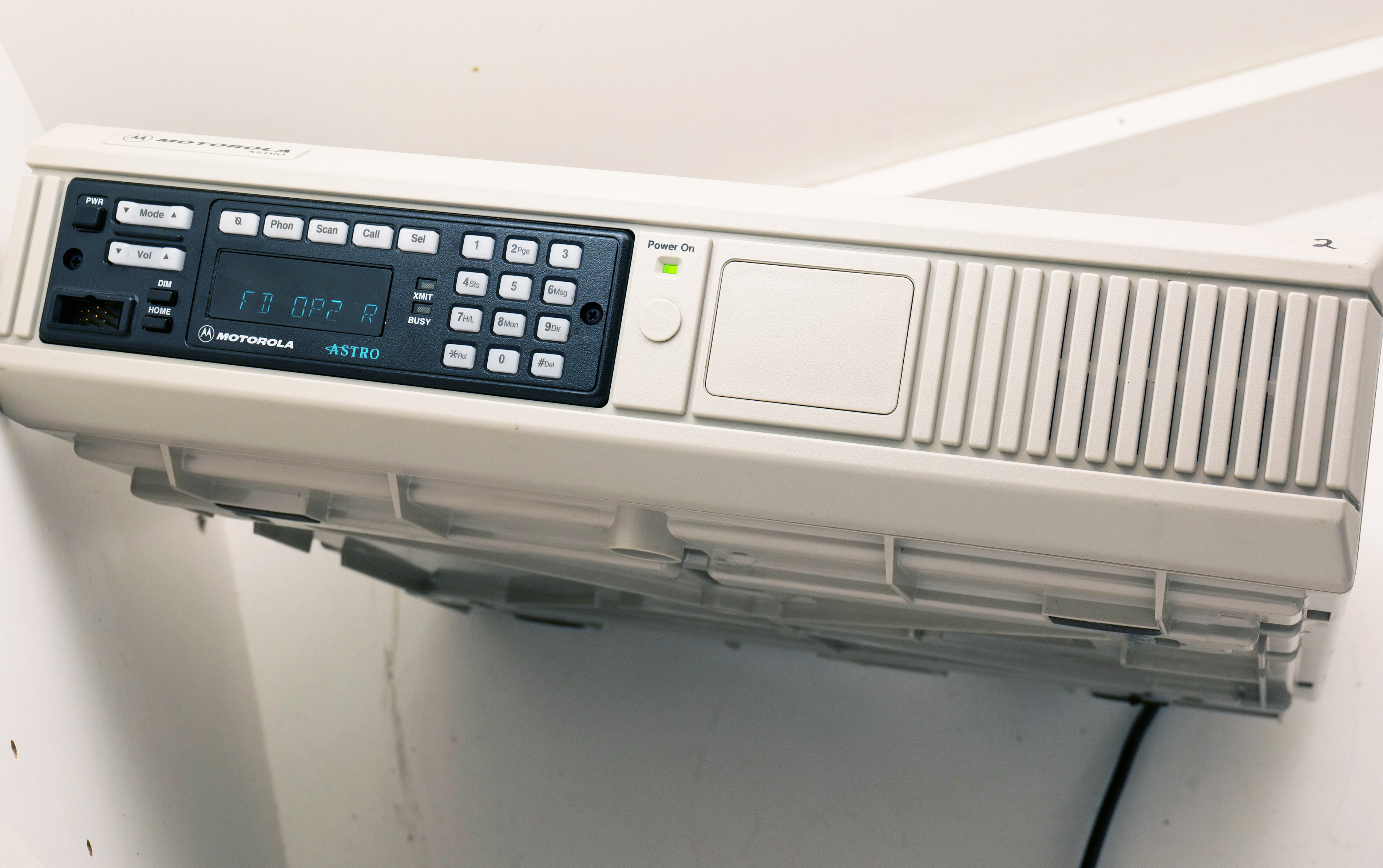 Motorola XTL 5000 UHF Range 2 (450–520 MHz) Remote Mount Mobile Radio ASTRO Digital