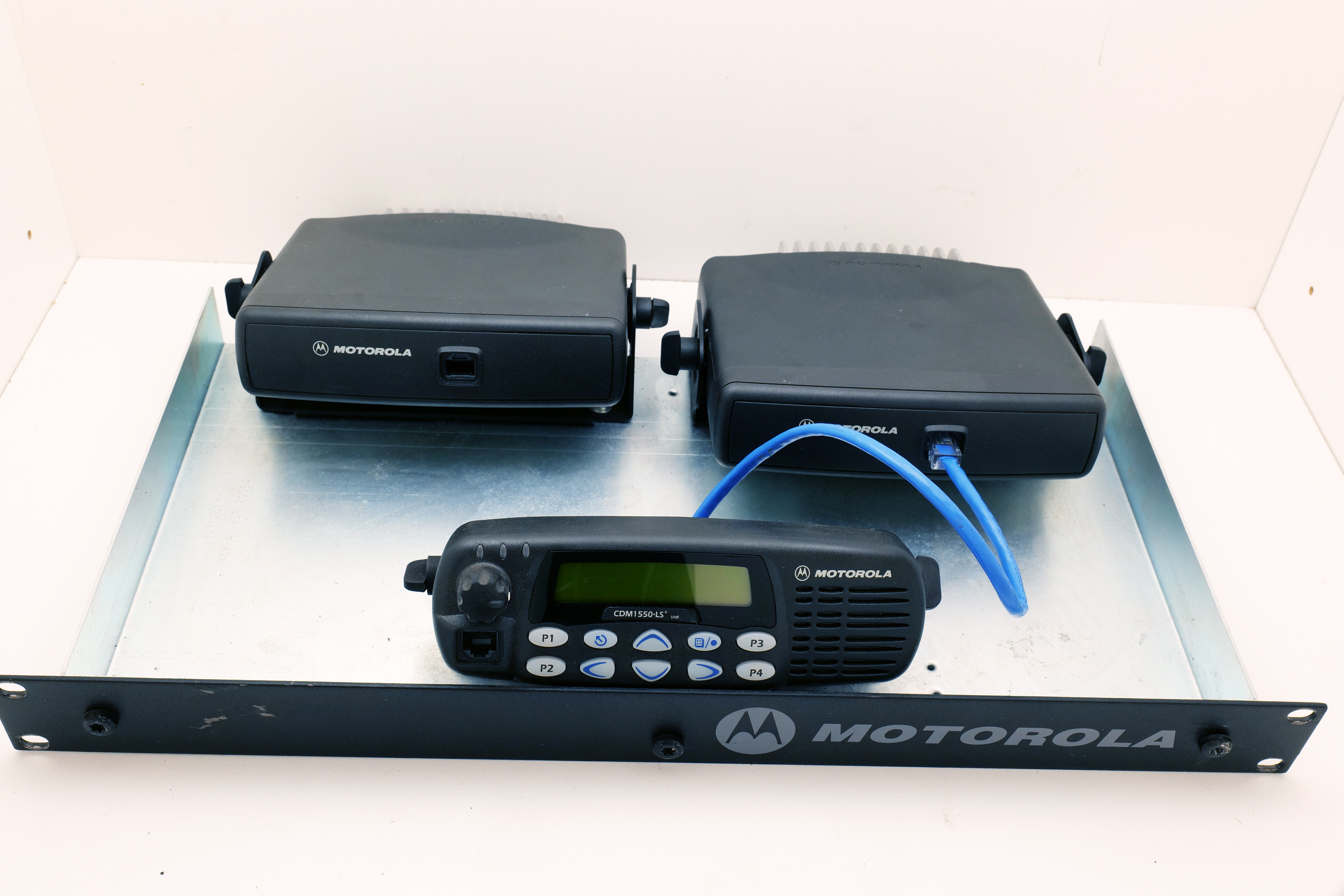 Motorola XTL 5000 Dual Rackmount + CDM1550 LS+ Control Head Kit