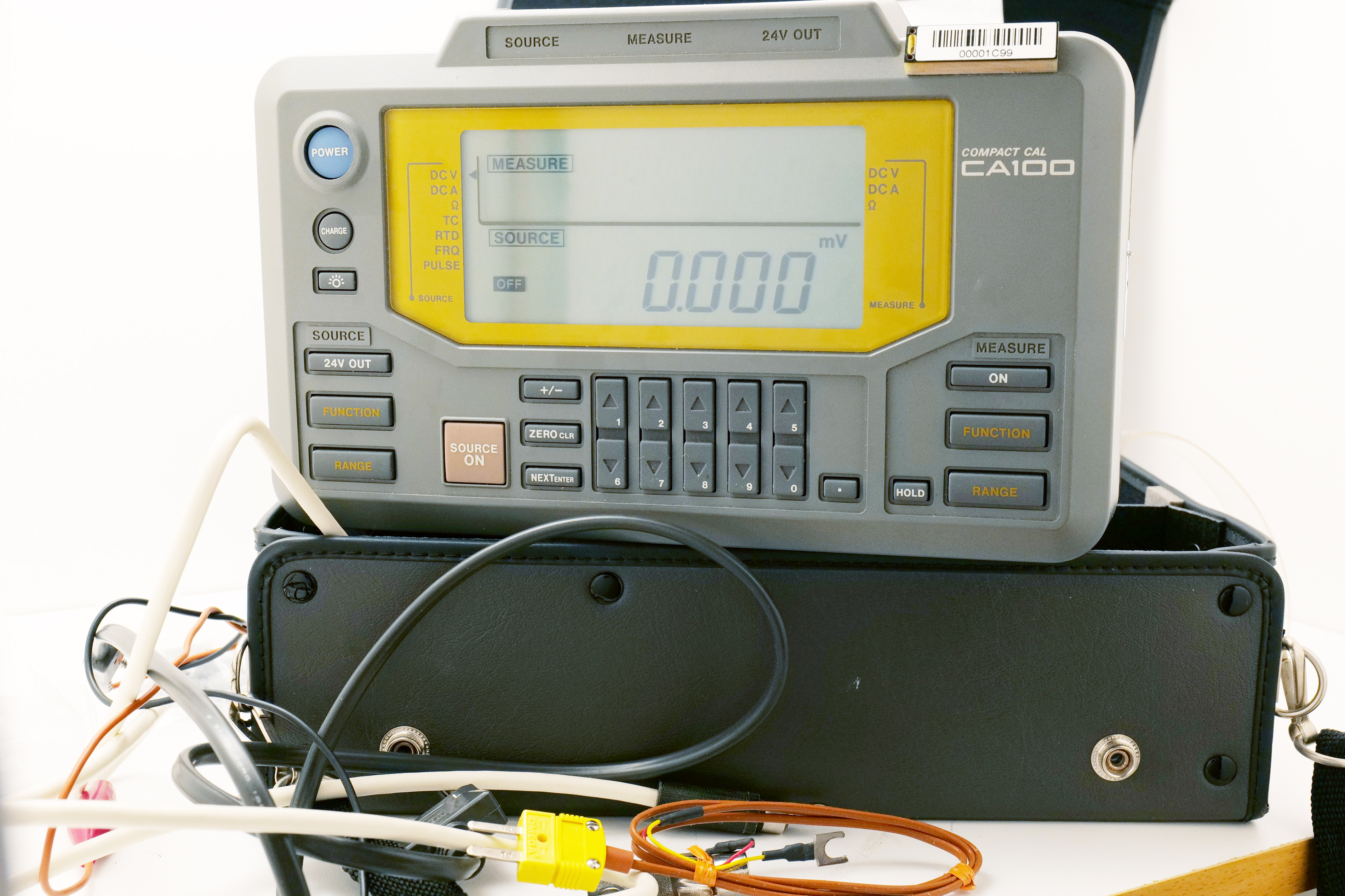 Omega Yokogawa Compact Cal CA100 Multifunction Calibrator w/ Leads & Case