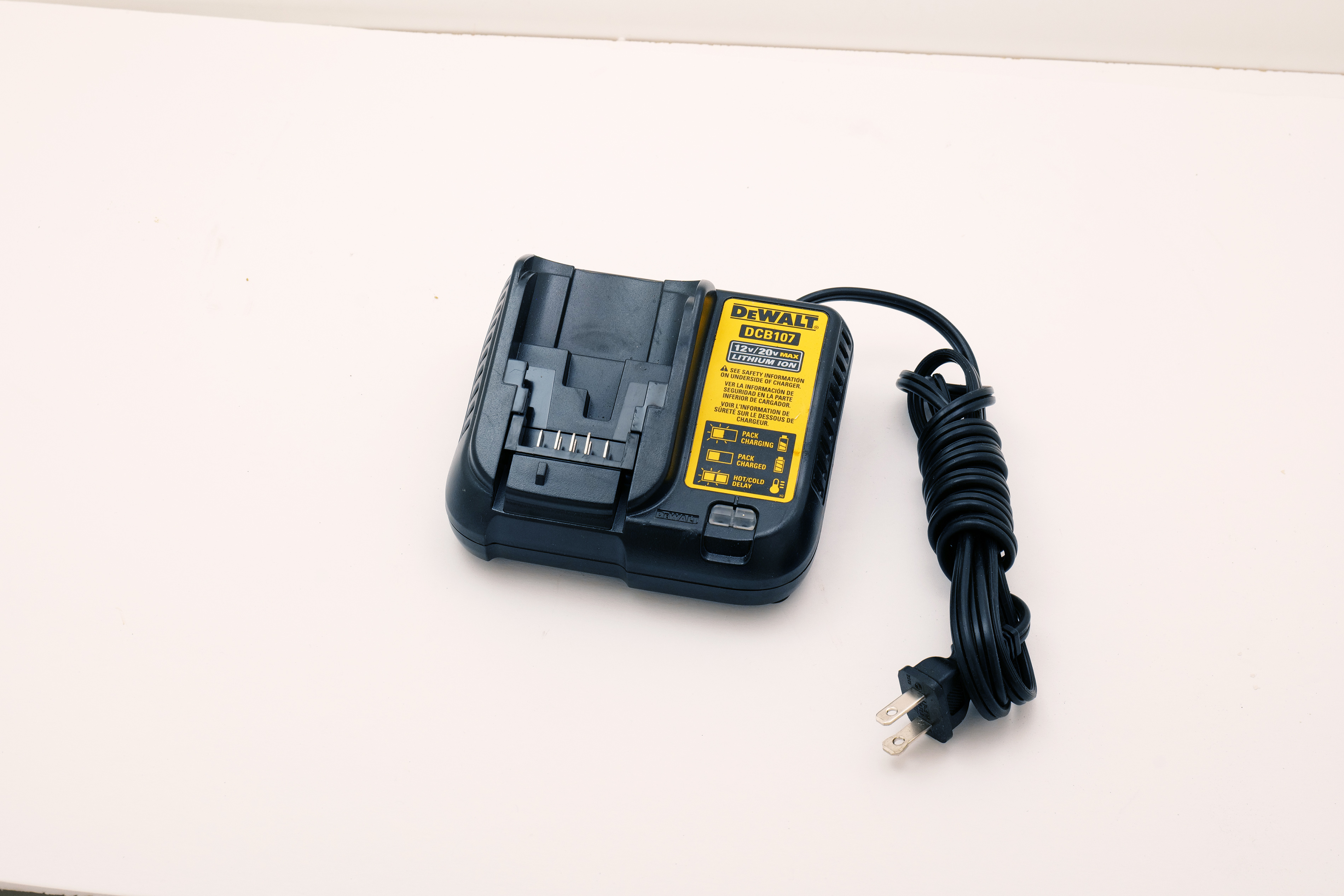 DeWalt DCB107 Battery Charger 12V-20V MAX Lithium-Ion – Corded