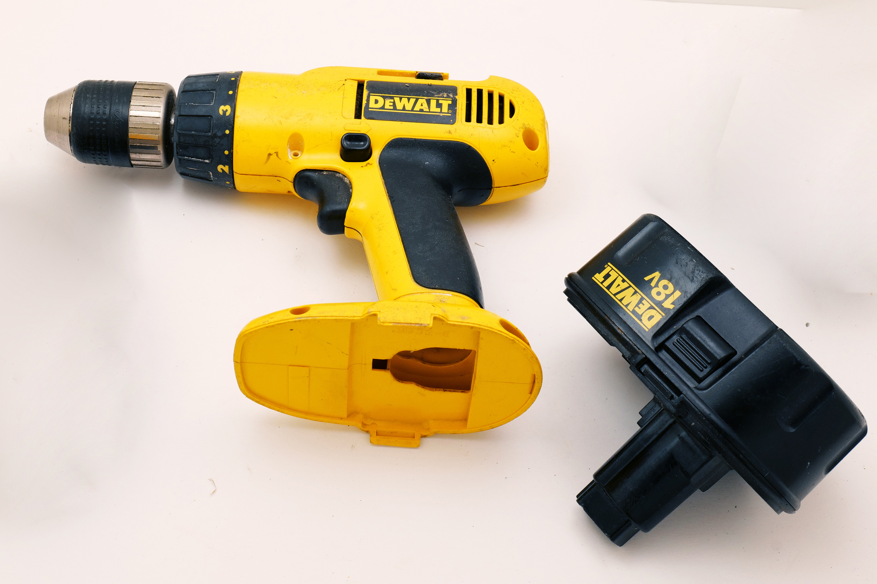 Dewalt 18V Cordless Drill Driver with Battery