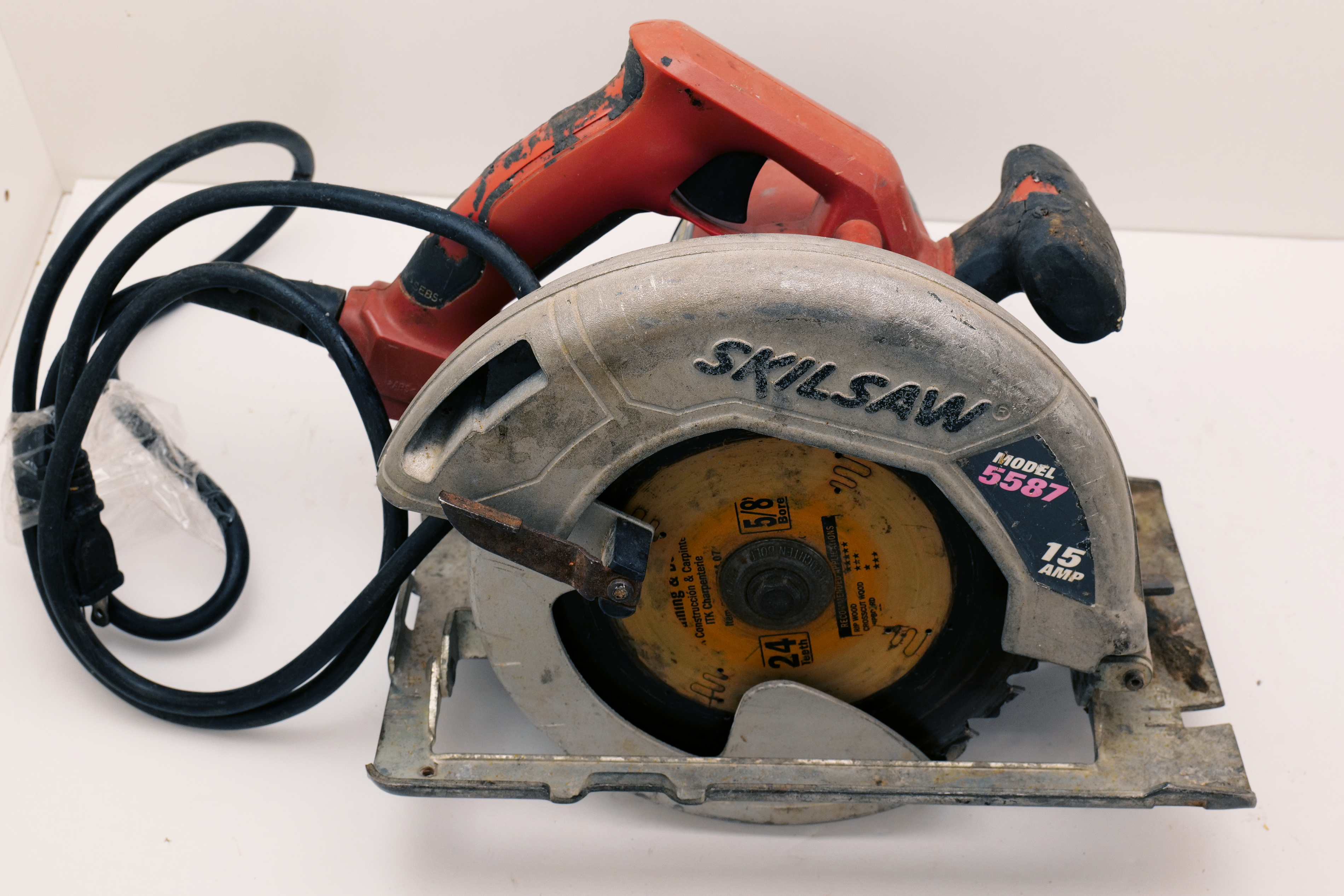 Skilsaw 5587 7-1/4" Circular Saw 15 Amp with Blade and Cord