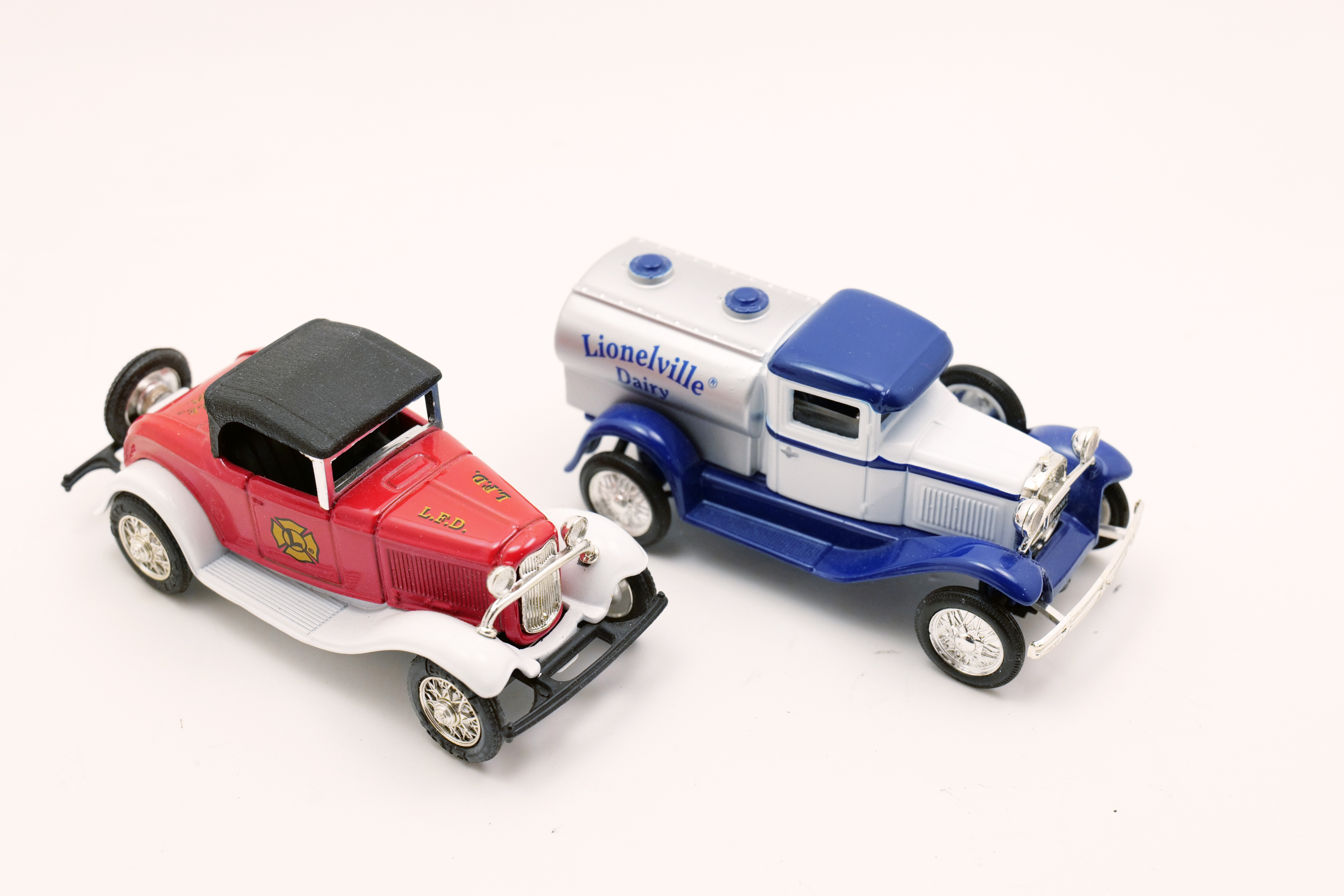 ERTL Eastwood Automobilia Die-Cast Set Lionelville & LFD Fire Truck F085