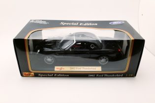 Maisto 1:18 2002 Ford Thunderbird Die-Cast Model with Box